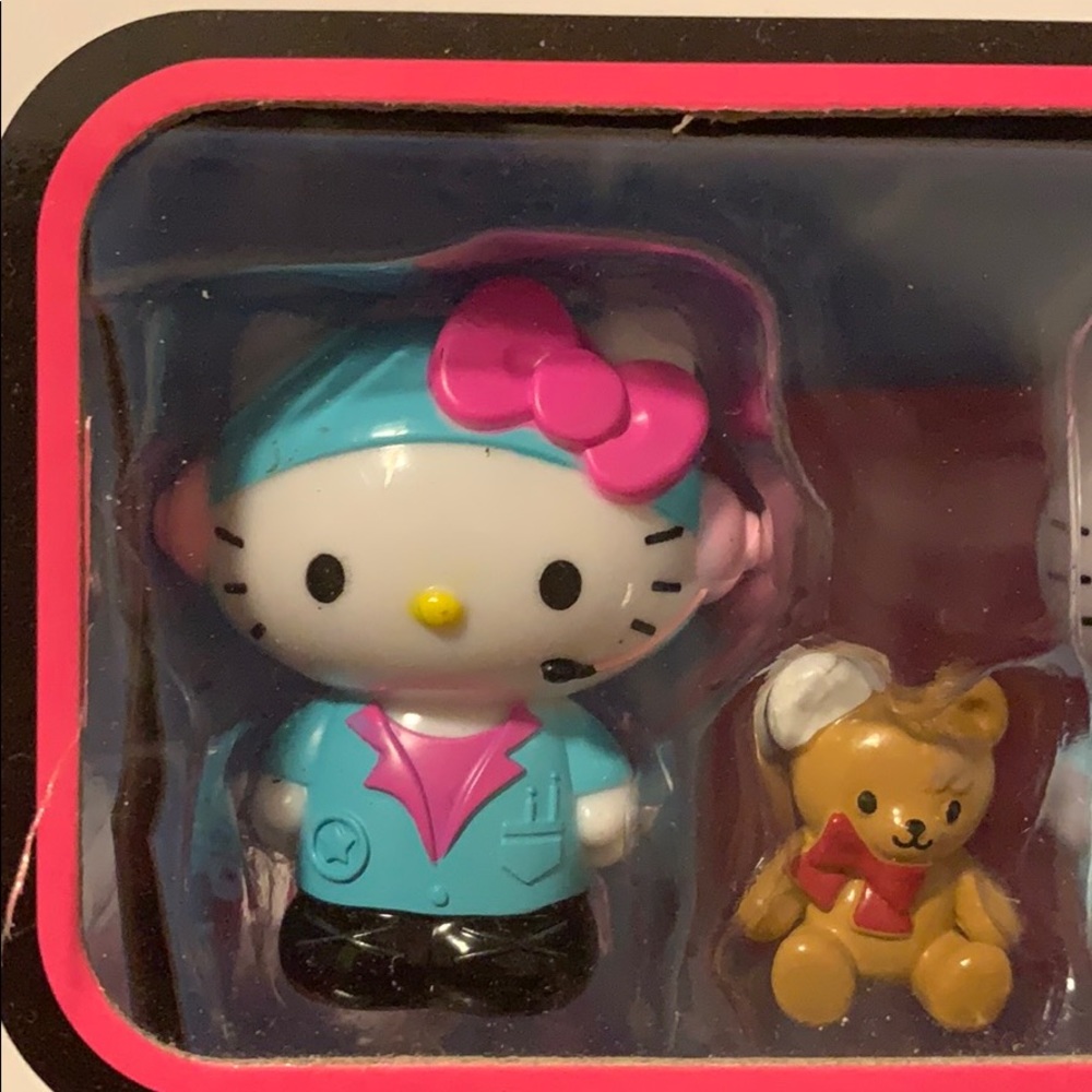 ❌SOLD❌ Hello Kitty Rescue Set - Picture 3 of 7